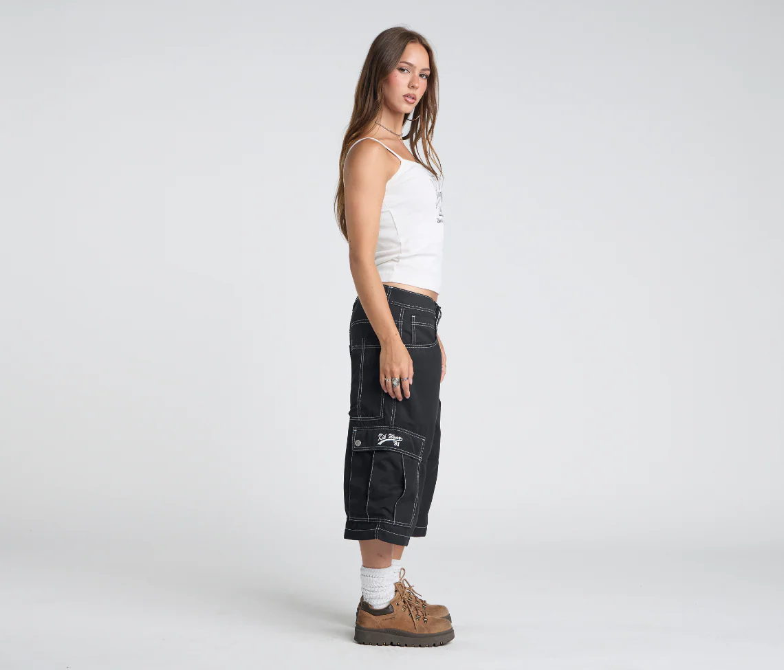 W HYDRO CHILL MICROSUEDE CARGO SHORT 15" INSEAM BLACK - Image 4