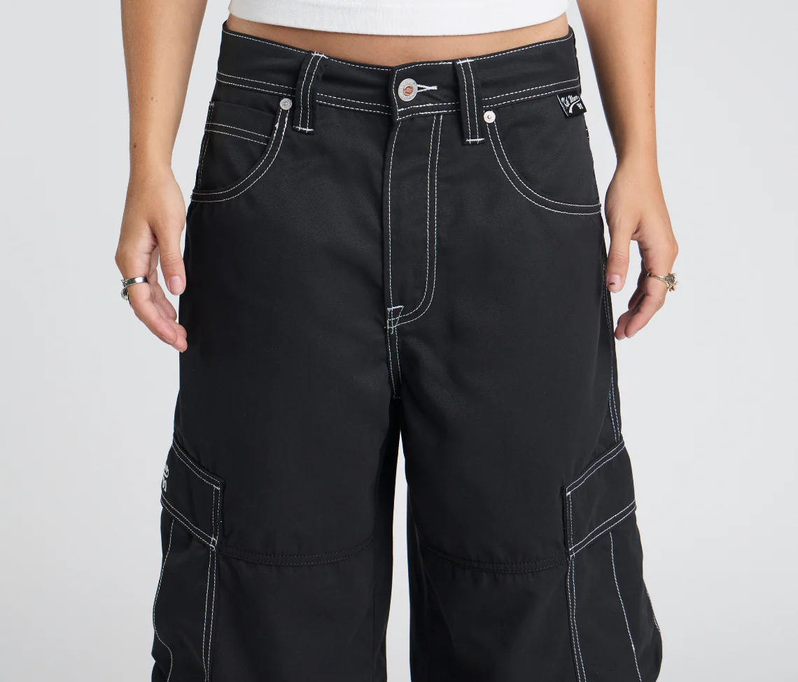 W HYDRO CHILL MICROSUEDE CARGO SHORT 15" INSEAM BLACK - Image 6